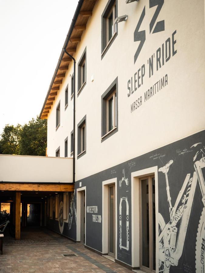 ホテル Sleep 'N' Ride マッサ・マリッティマ エクステリア 写真